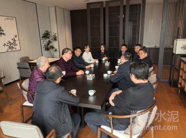 中國(guó)水泥協(xié)會(huì)副會(huì)長(zhǎng)兼秘書長(zhǎng)王郁濤一行赴金隅冀東水泥調(diào)研座談